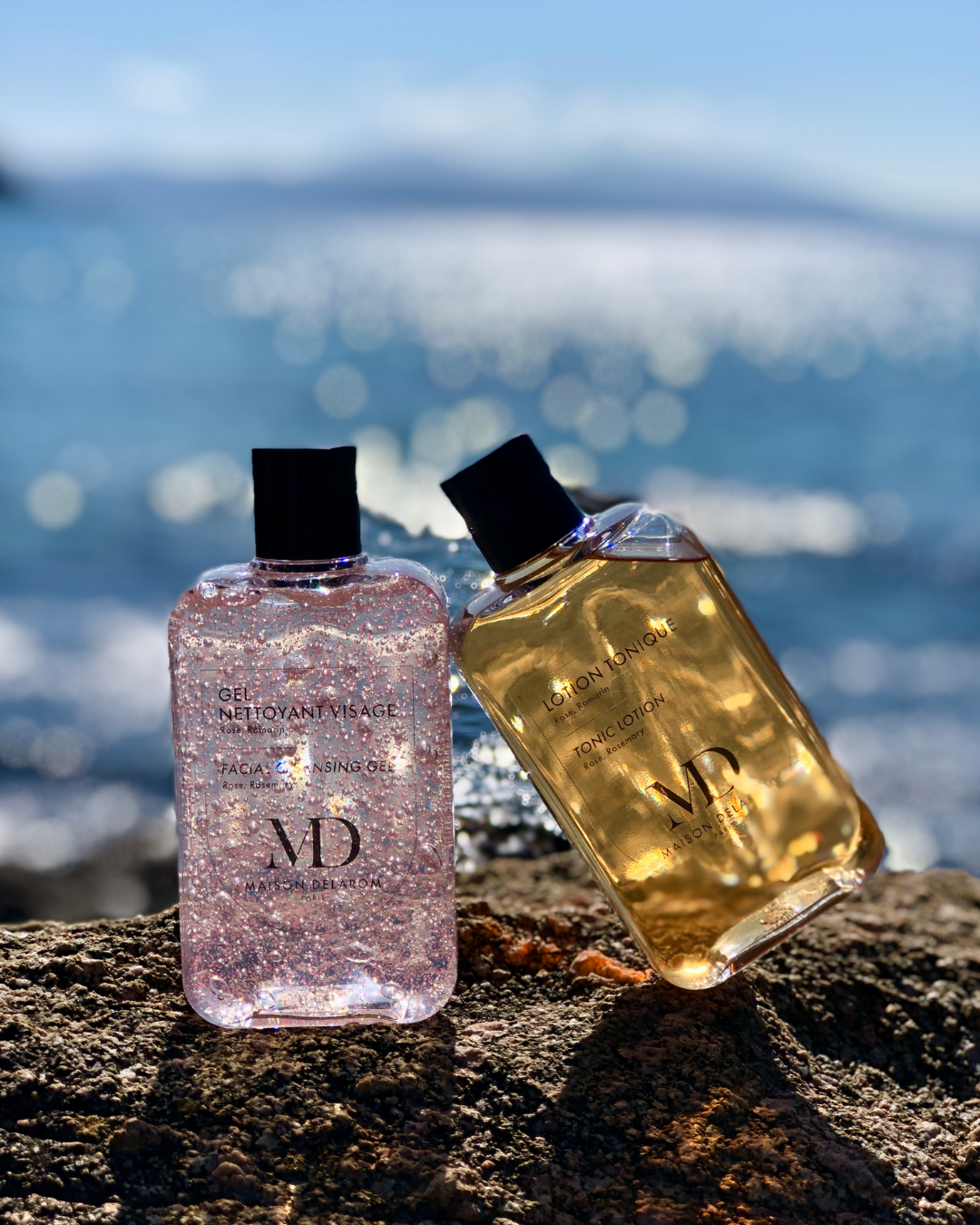 Gel nettoyant visage doux 215 ml – aux hydrolats de rose, aloe vera et huiles essentielles de romarin, bergamote et mandarine Lotion tonique visage 215 ml – hydratante, apaisante et tonifiante aux hydrolats de rose, romarin et aloe vera